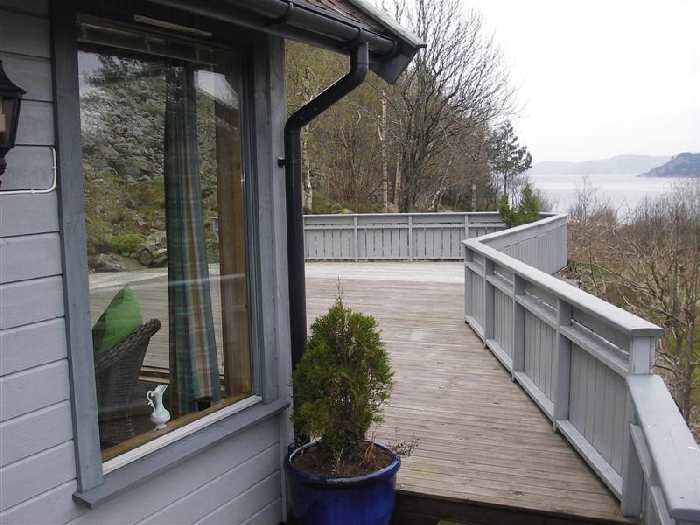 Hier steht ihnen eine große Terrasse zur Verfügung.